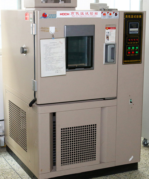 High and low temperature testing chamber